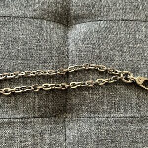 Chain wristlet handle